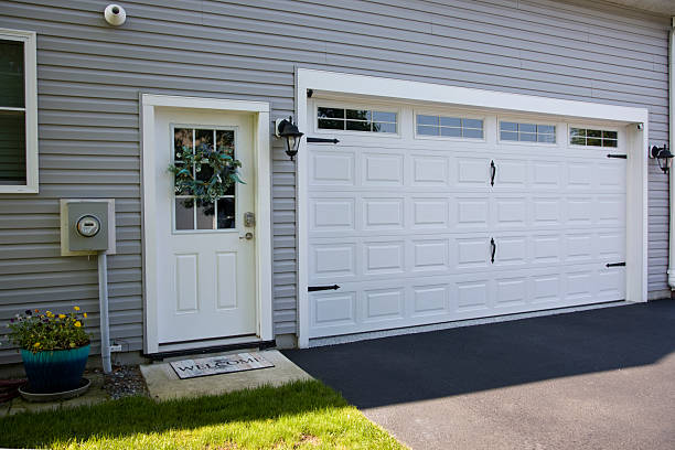 24/7 Emergency Garage Door Panel Replacement experts in Brookshire, TX
